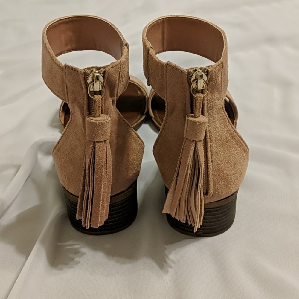 Shoes - Picture 4 of 7